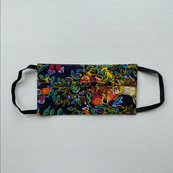 Assorted Facemask for Men & Women Buy 1 Get 1 - Picture 6 of 7